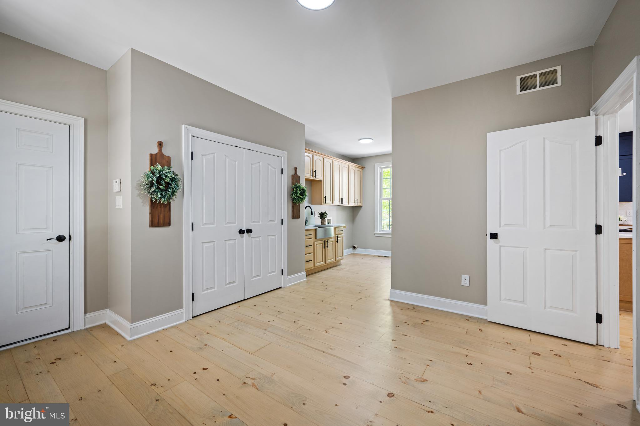 52 Waterview Dr