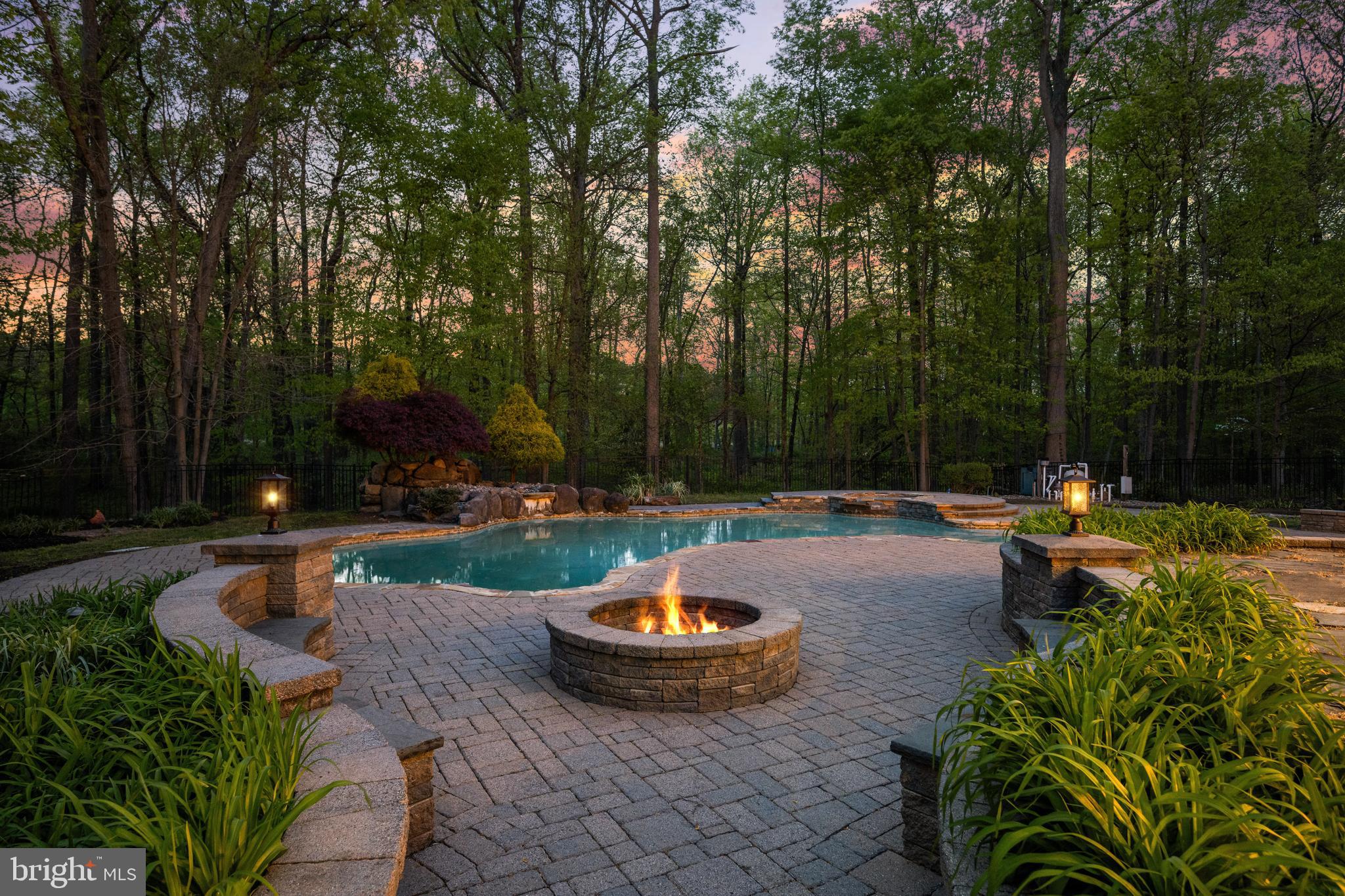 52 Waterview Dr