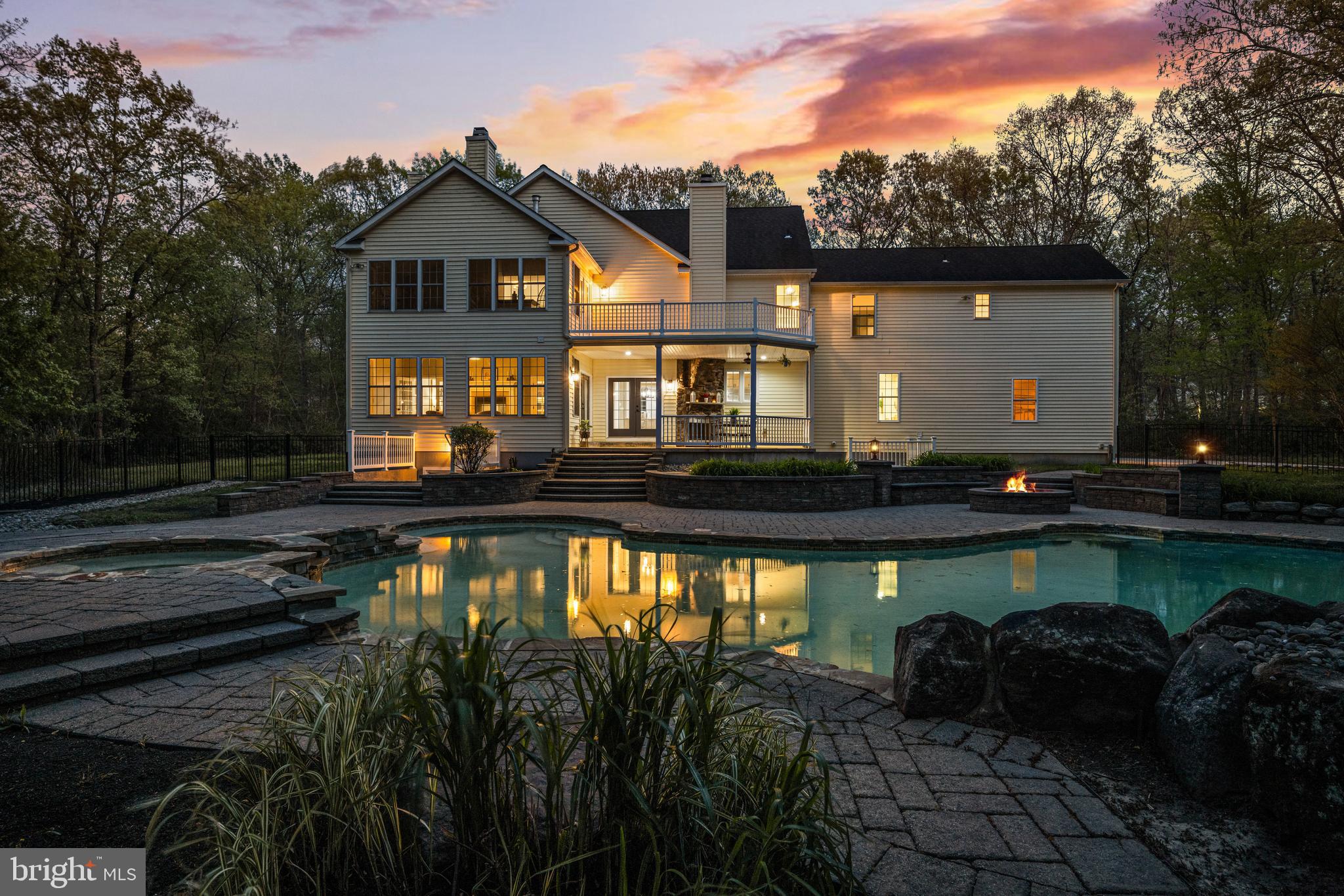 52 Waterview Dr