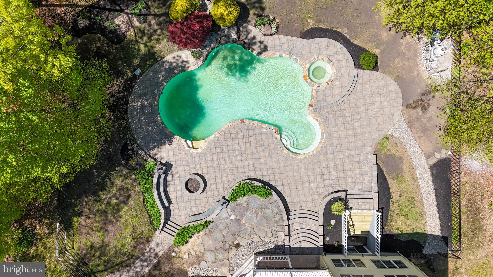 52 Waterview Dr