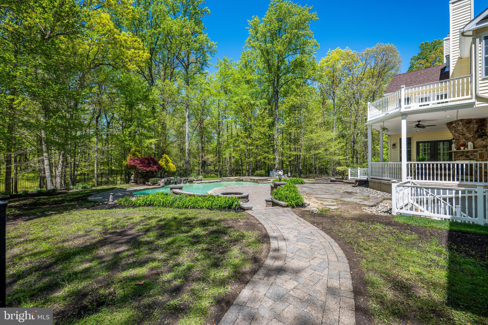 52 Waterview Dr