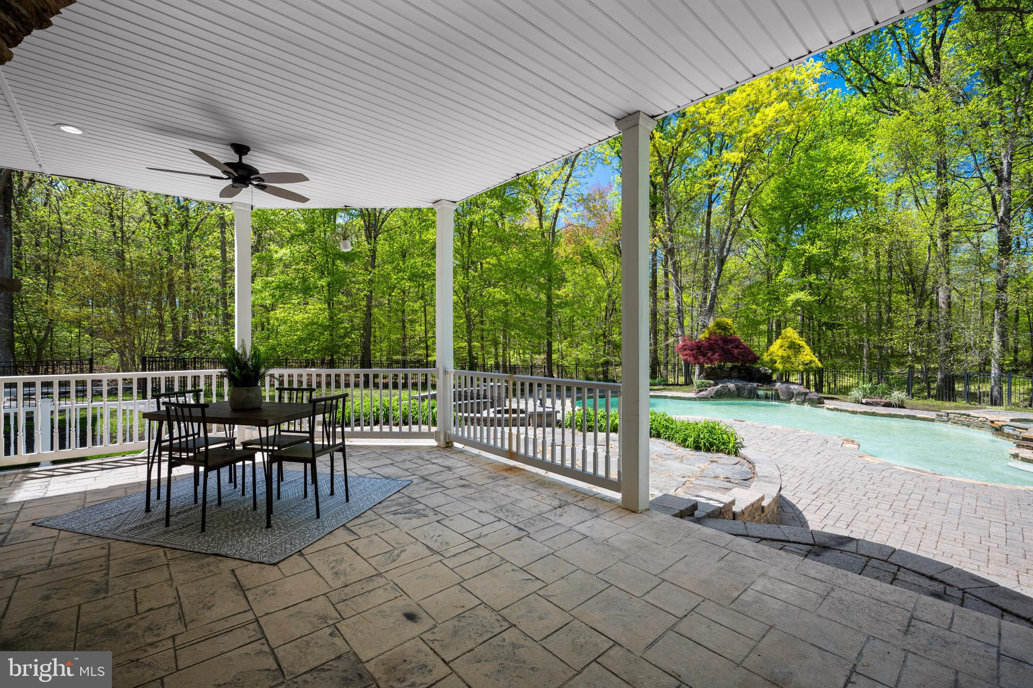 52 Waterview Dr