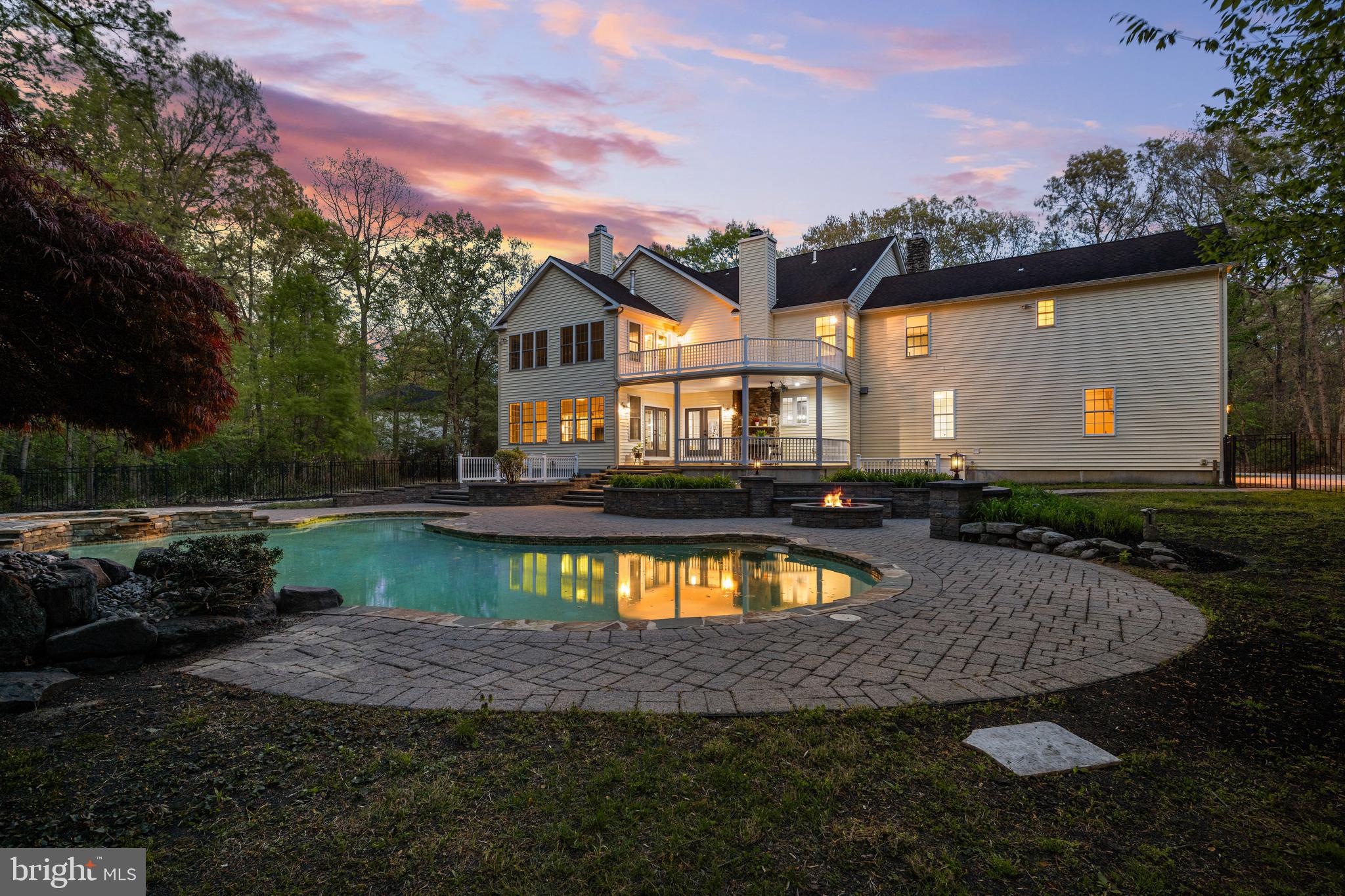 52 Waterview Dr