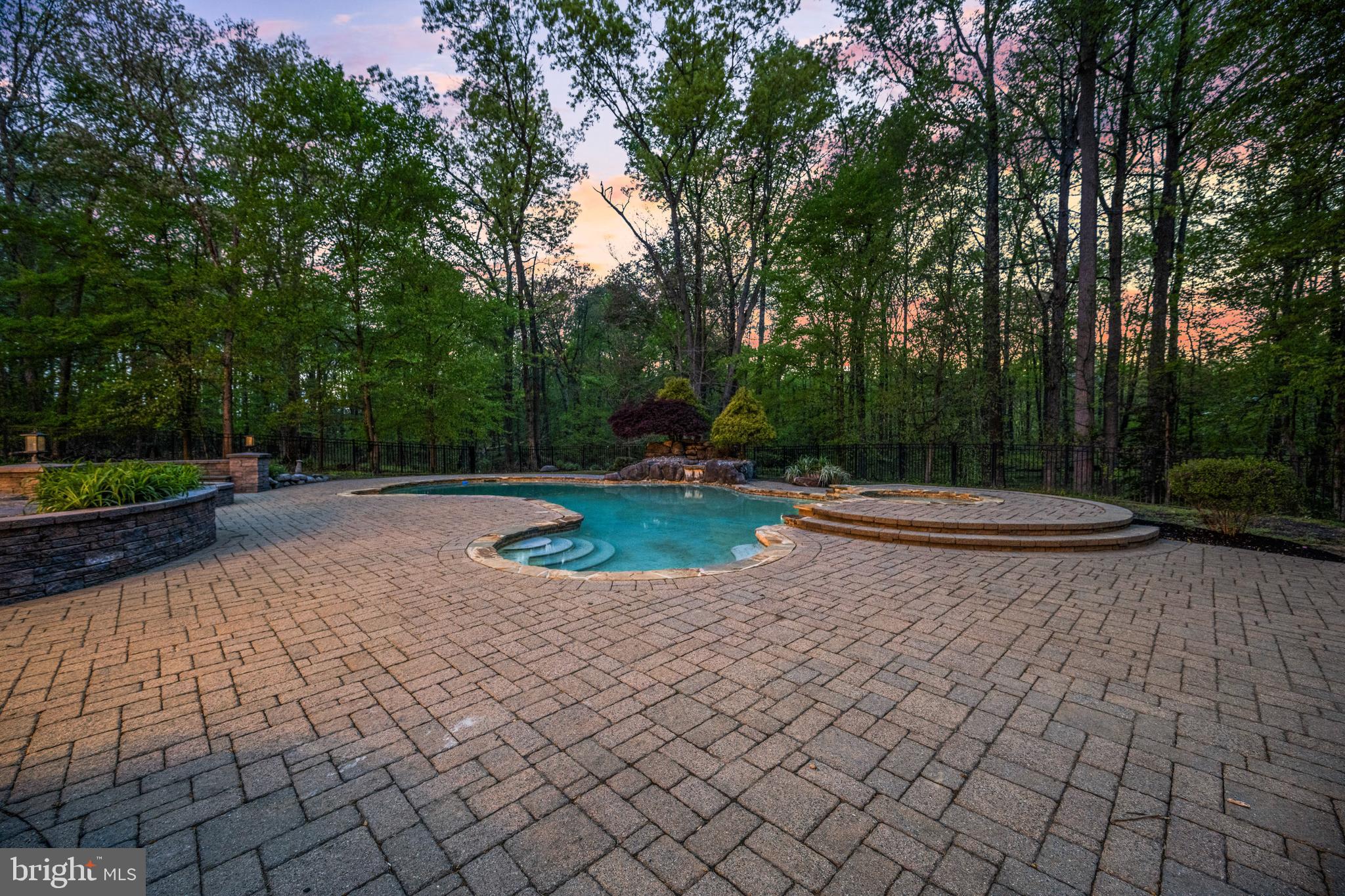 52 Waterview Dr