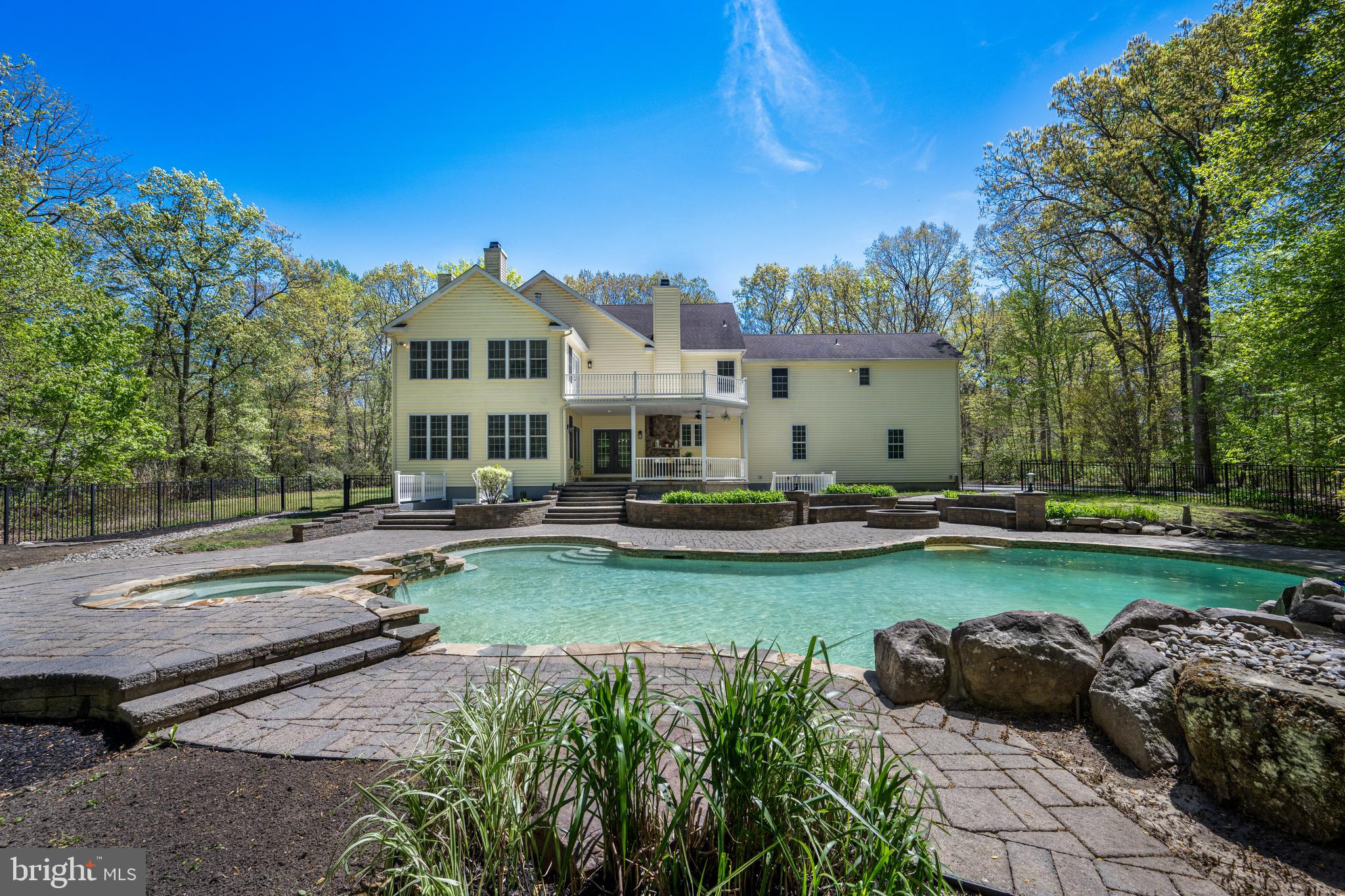 52 Waterview Dr