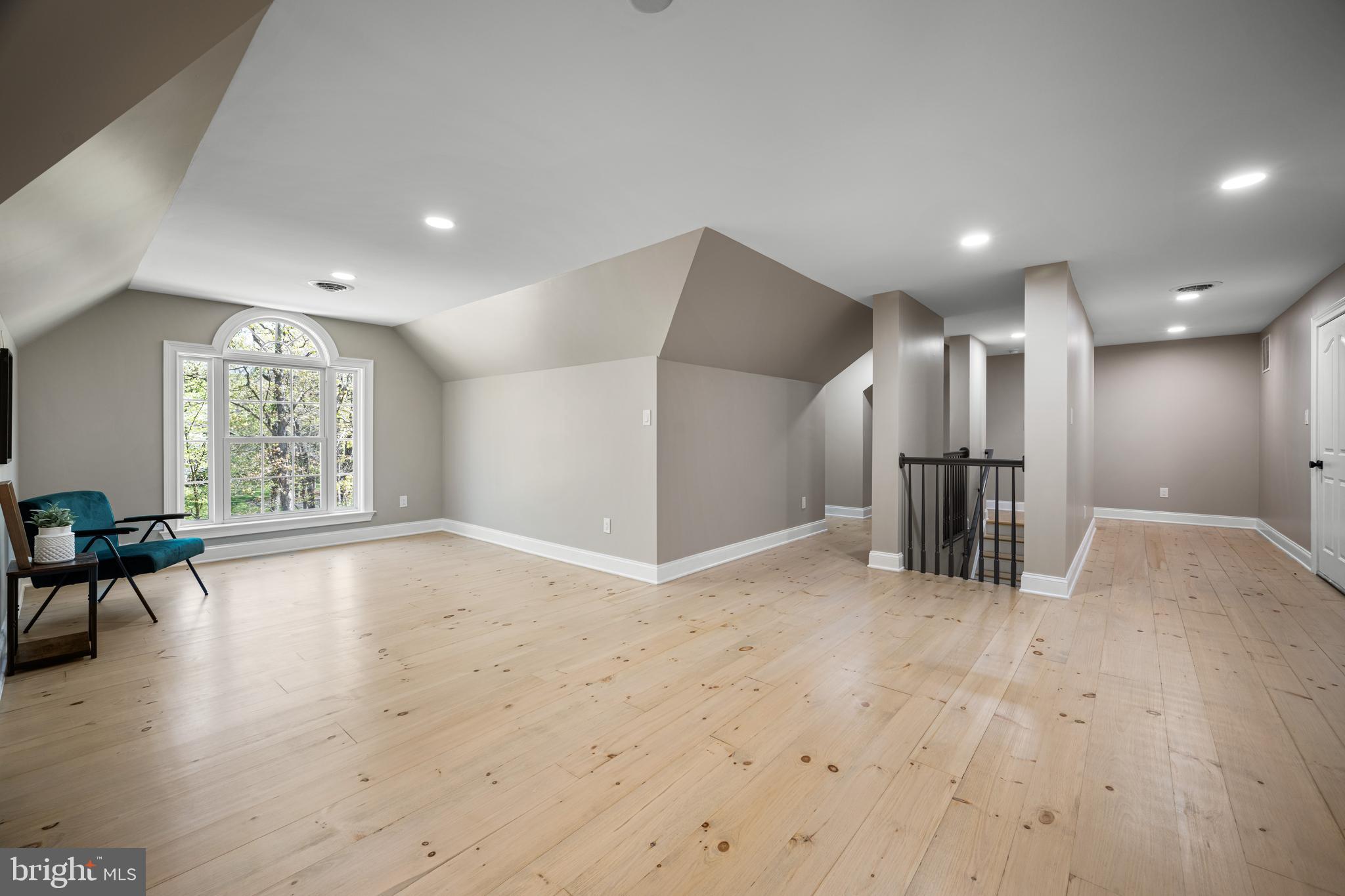 52 Waterview Dr