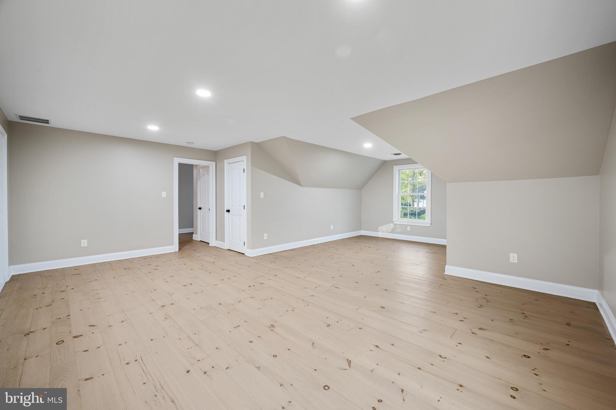 52 Waterview Dr