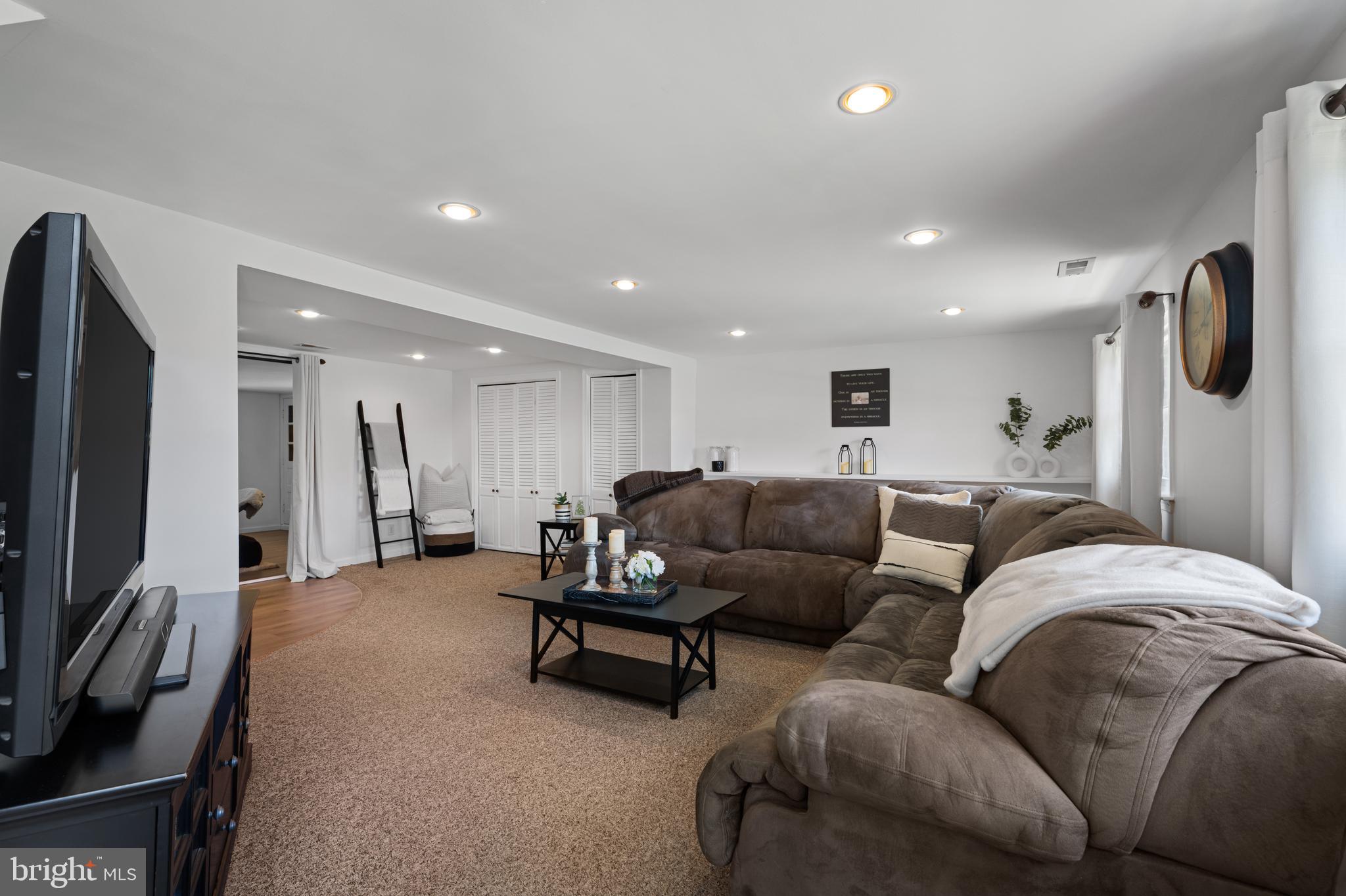 18 Canterbury Dr
