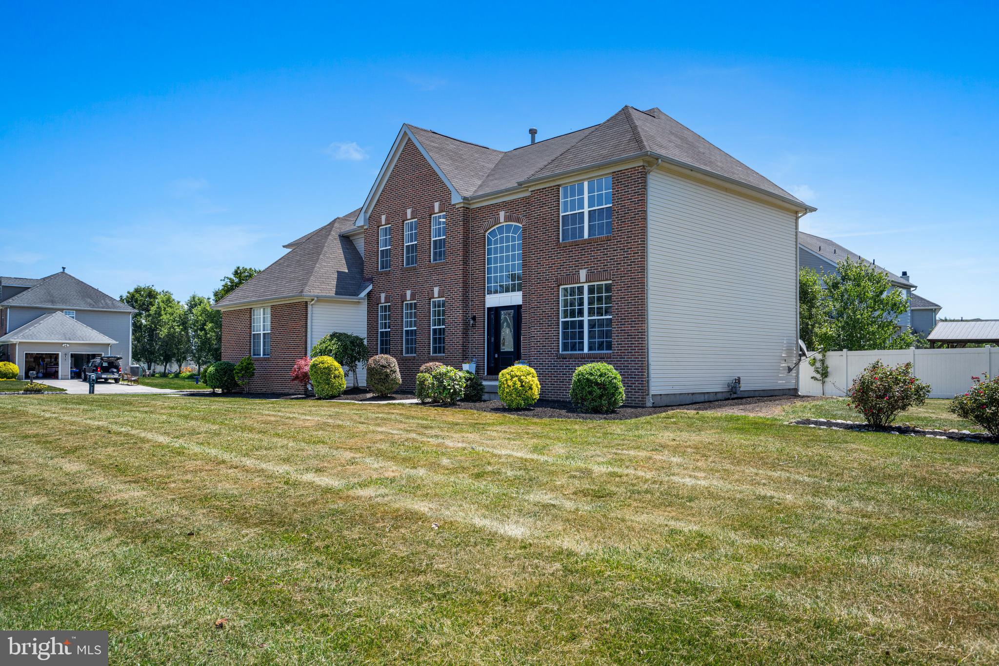 2 Queensberry Ln