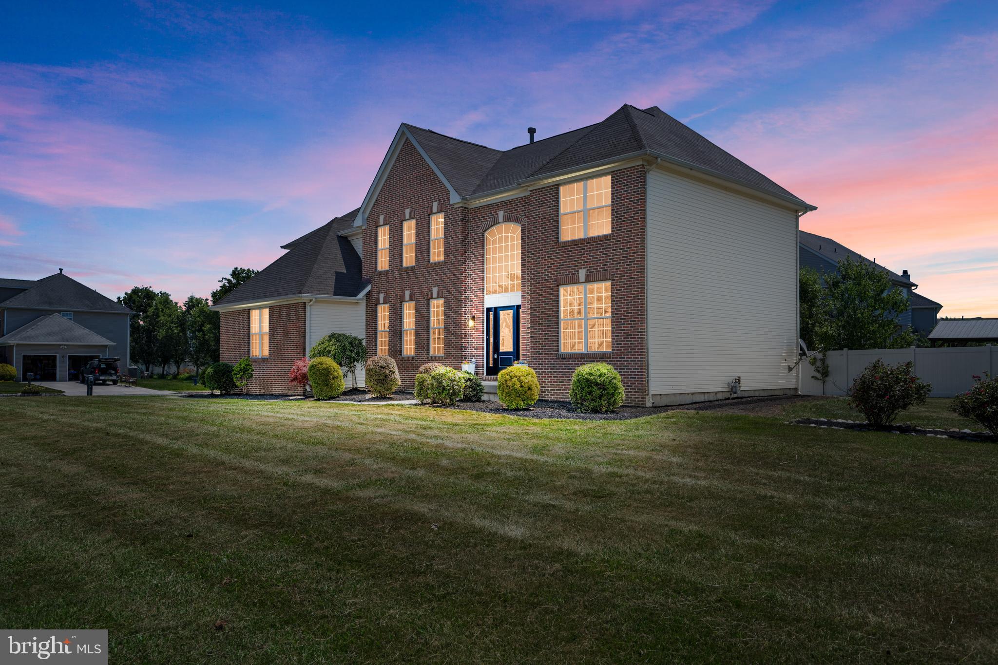 2 Queensberry Ln