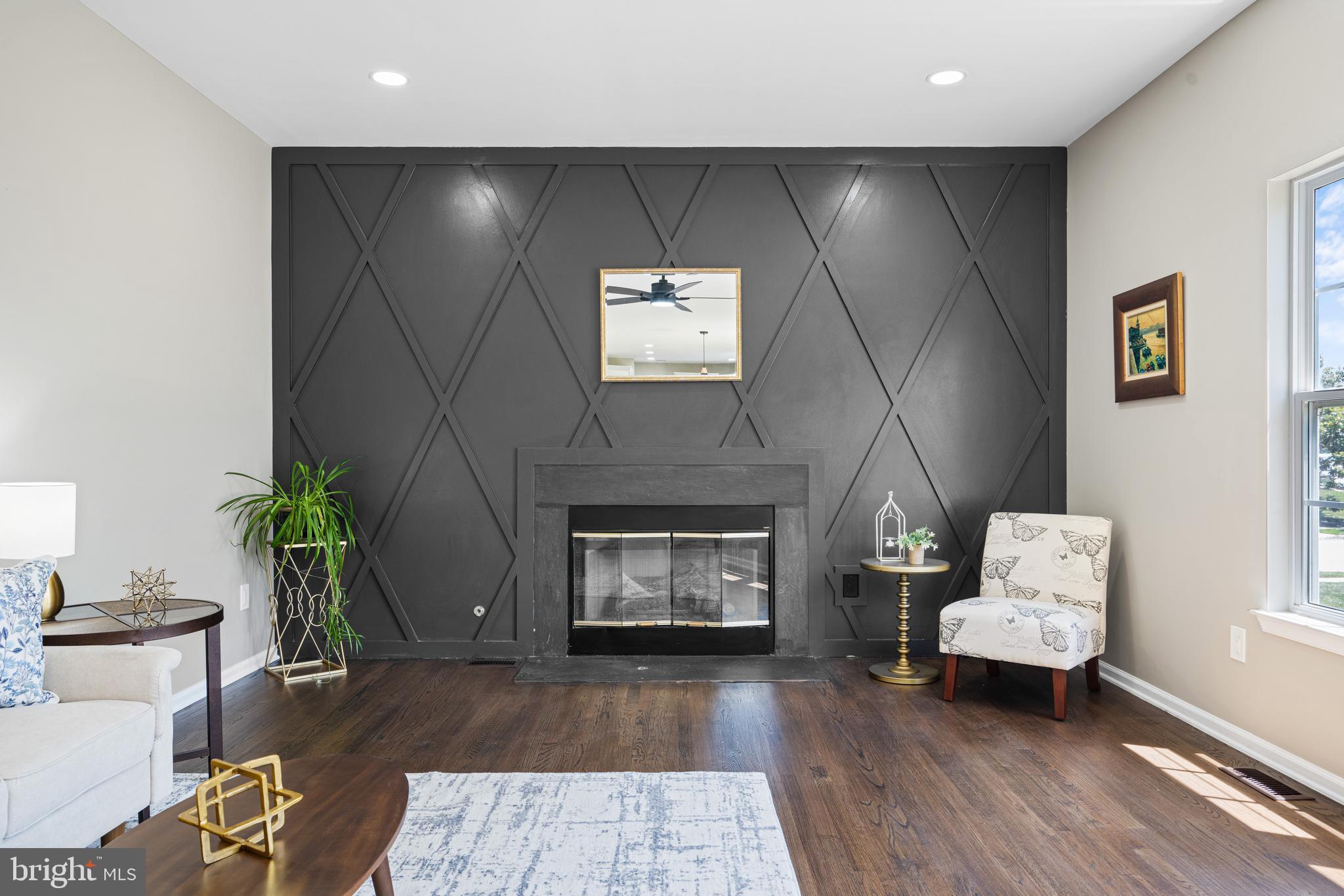 2 Queensberry Ln