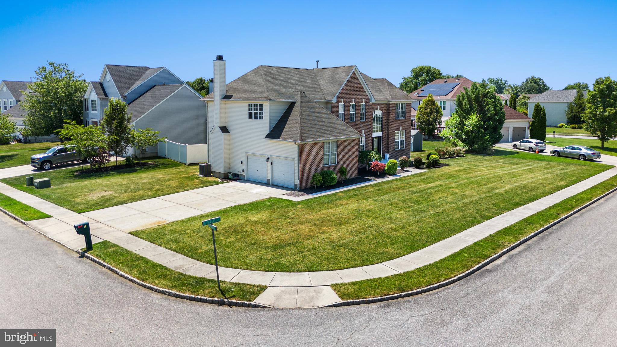 2 Queensberry Ln