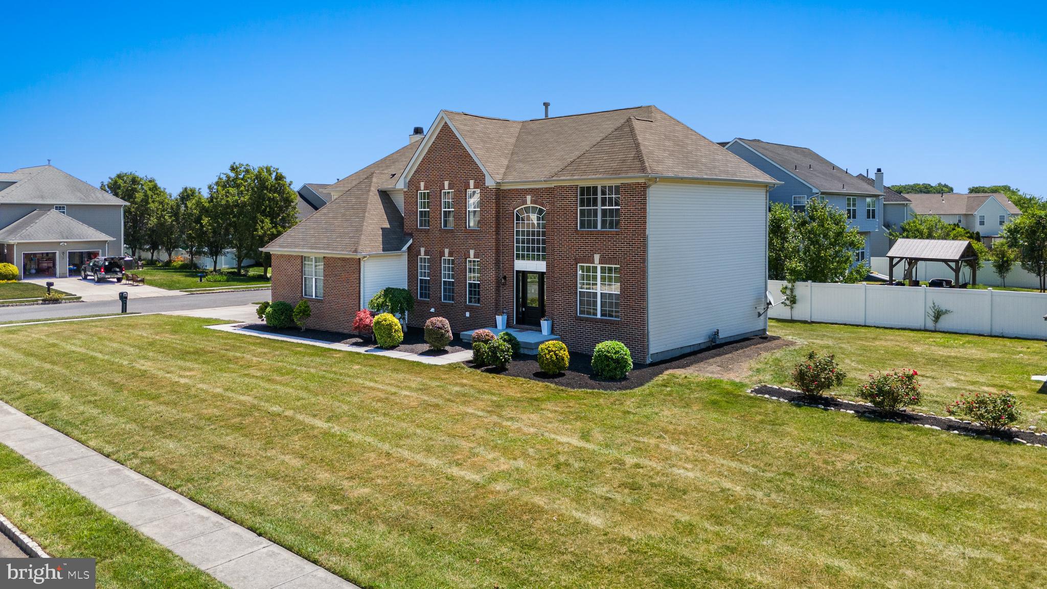 2 Queensberry Ln