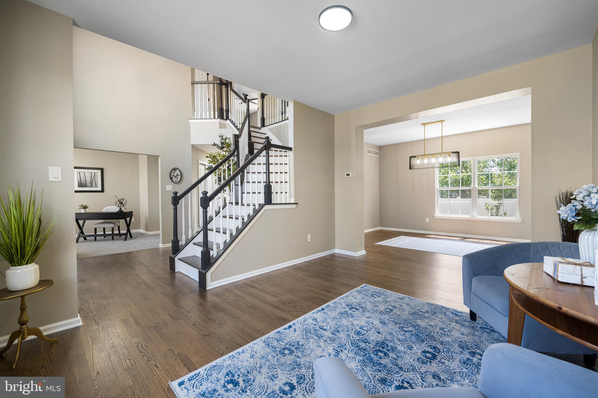 2 Queensberry Ln