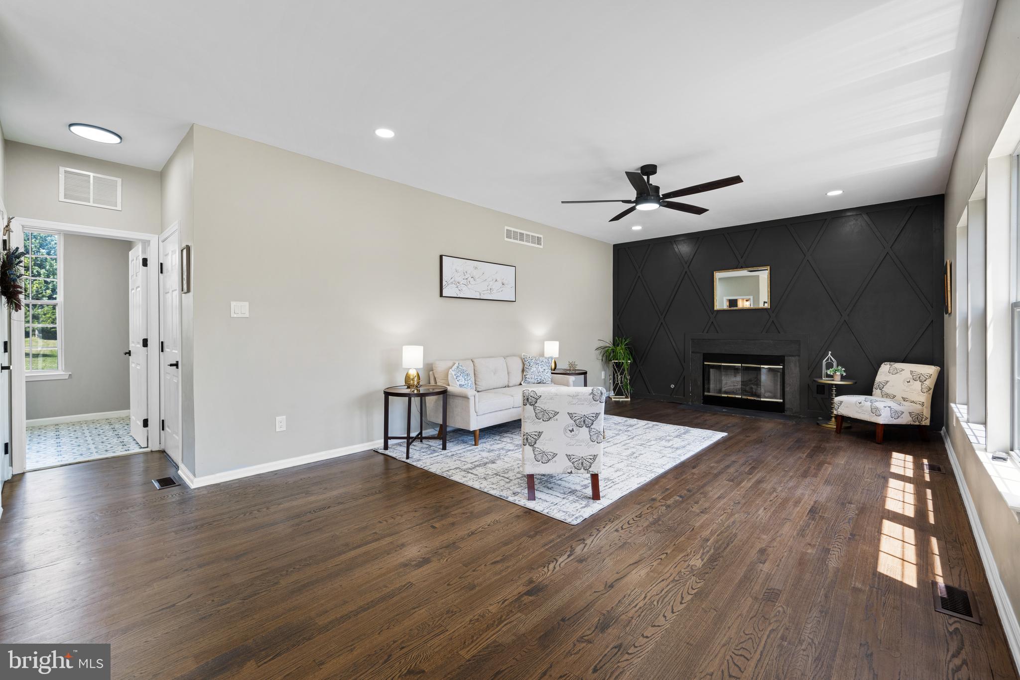 2 Queensberry Ln