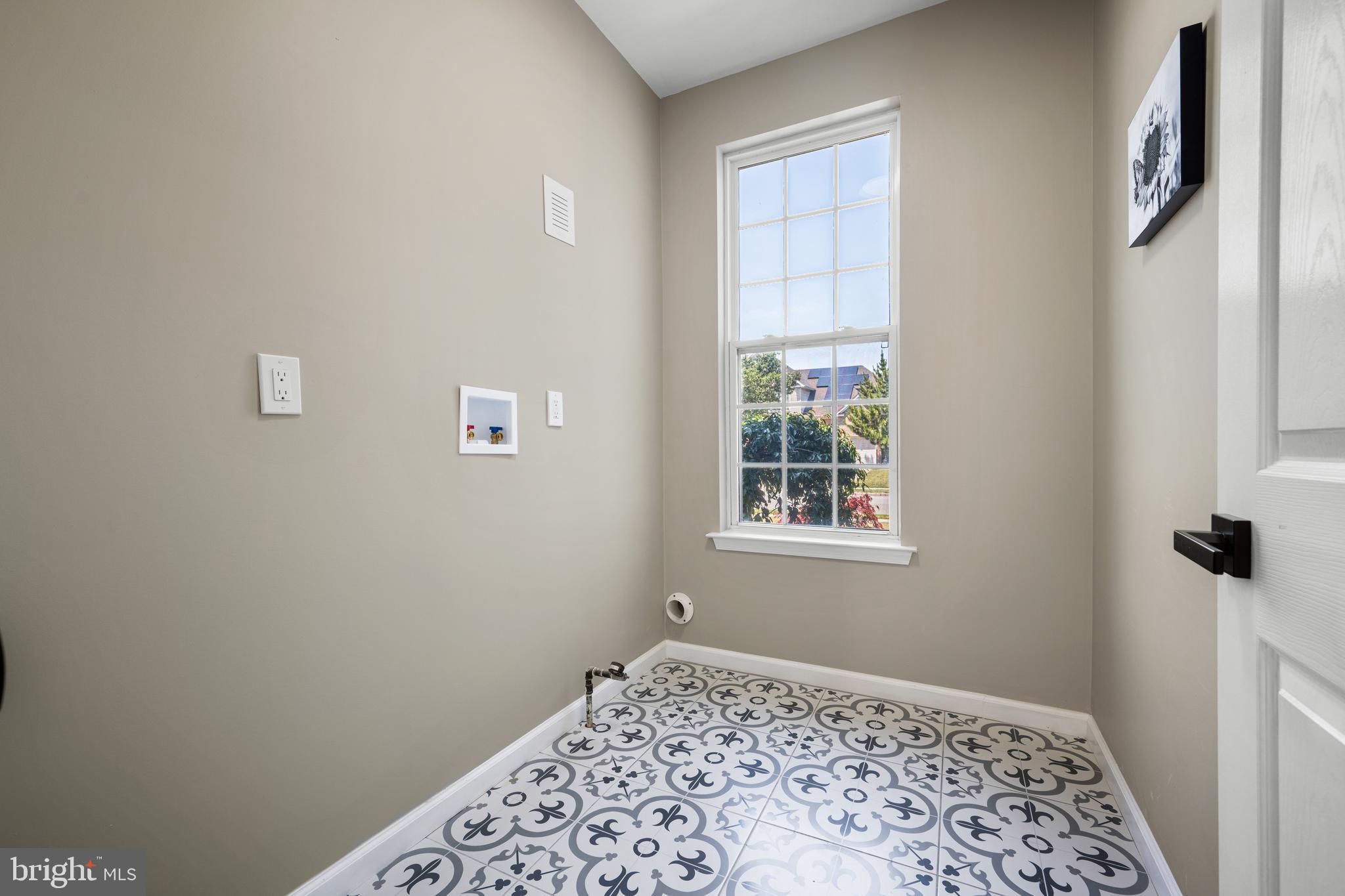 2 Queensberry Ln