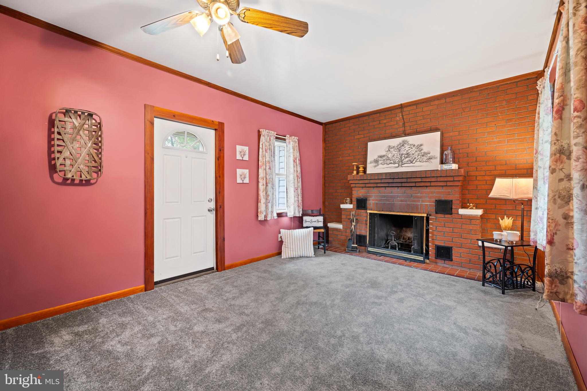 637 Williamsburg Ave