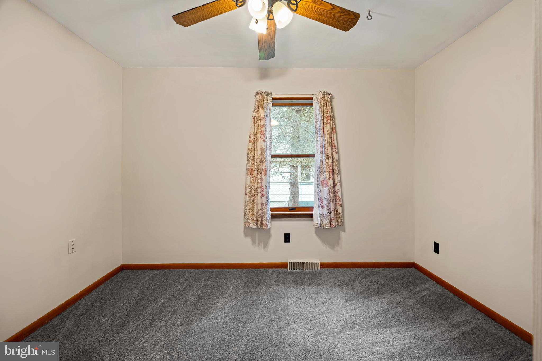 637 Williamsburg Ave