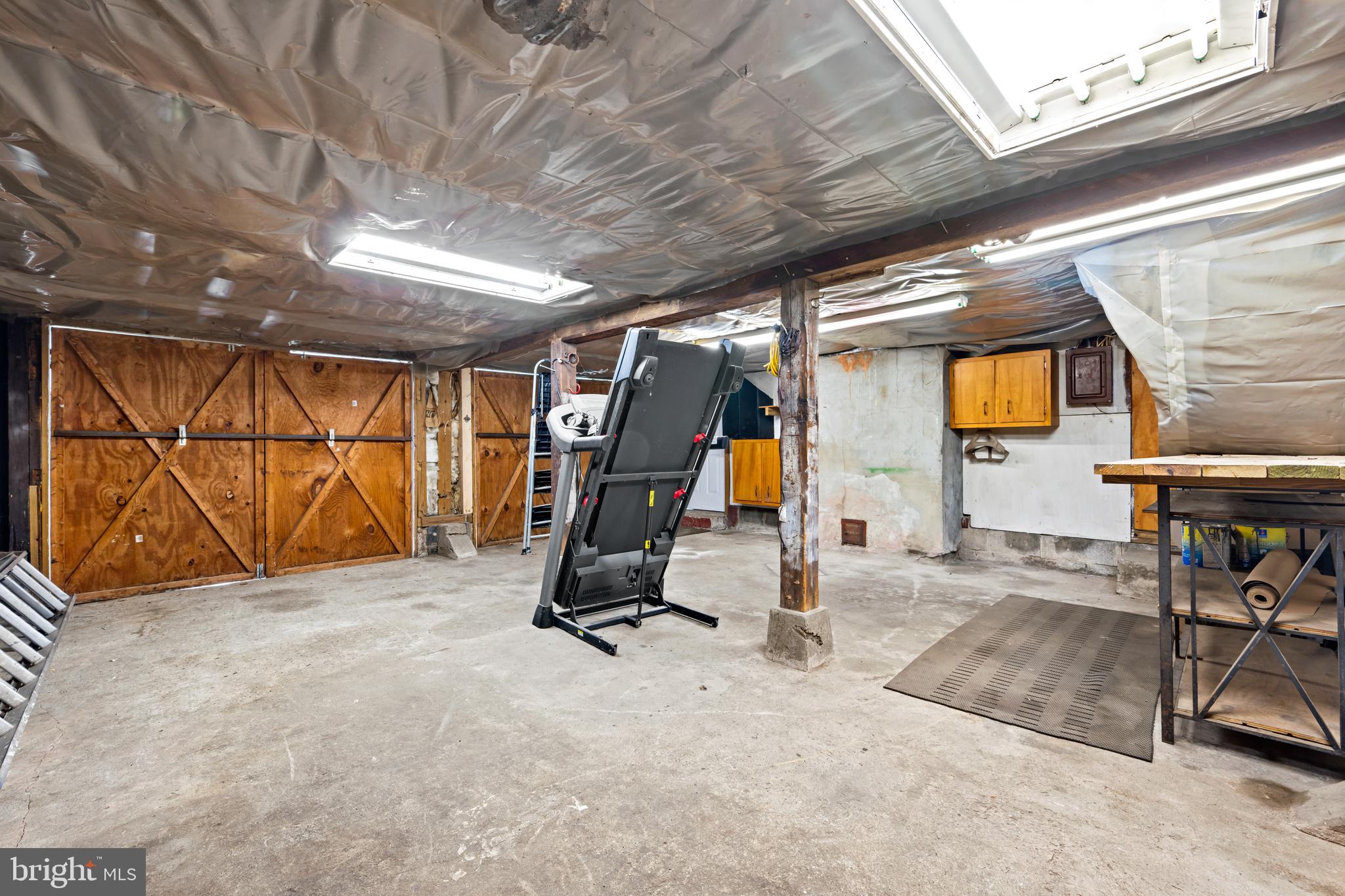 637 Williamsburg Ave