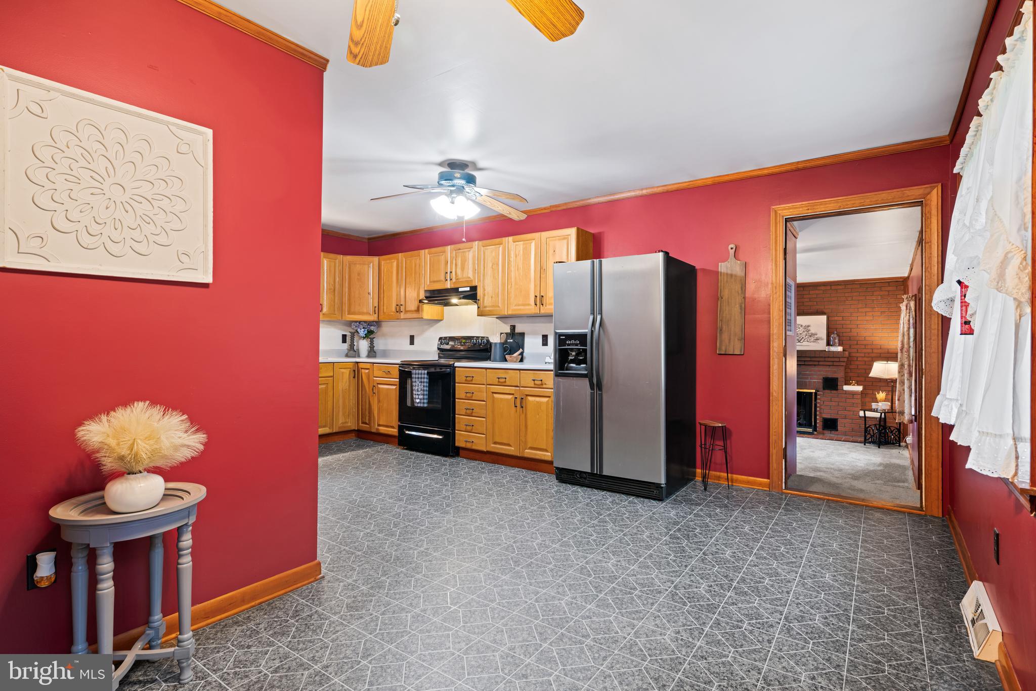 637 Williamsburg Ave