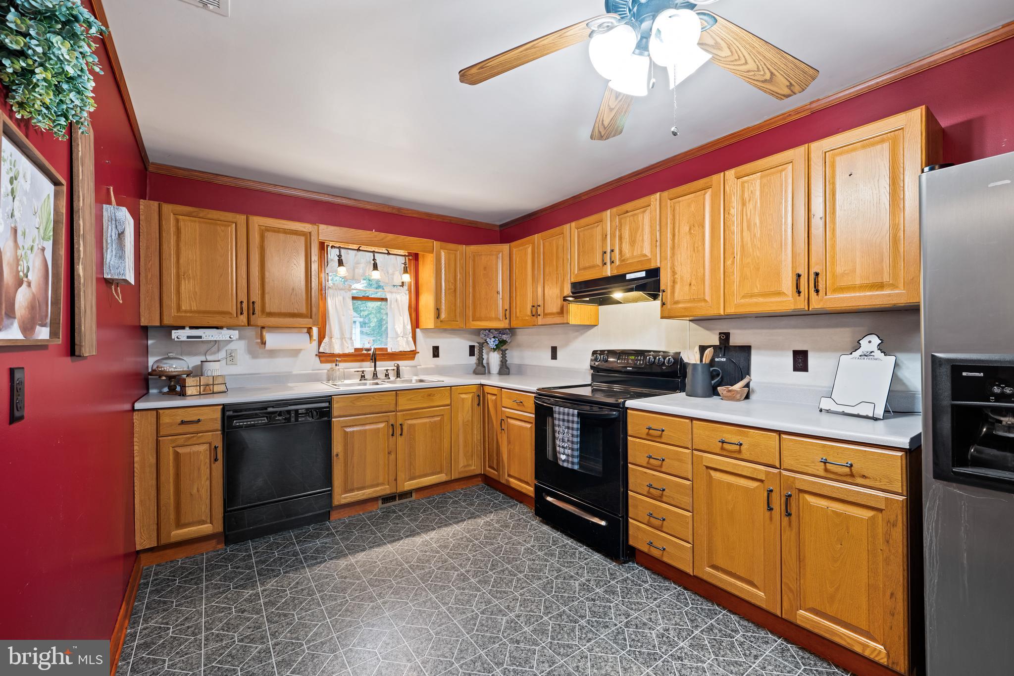637 Williamsburg Ave