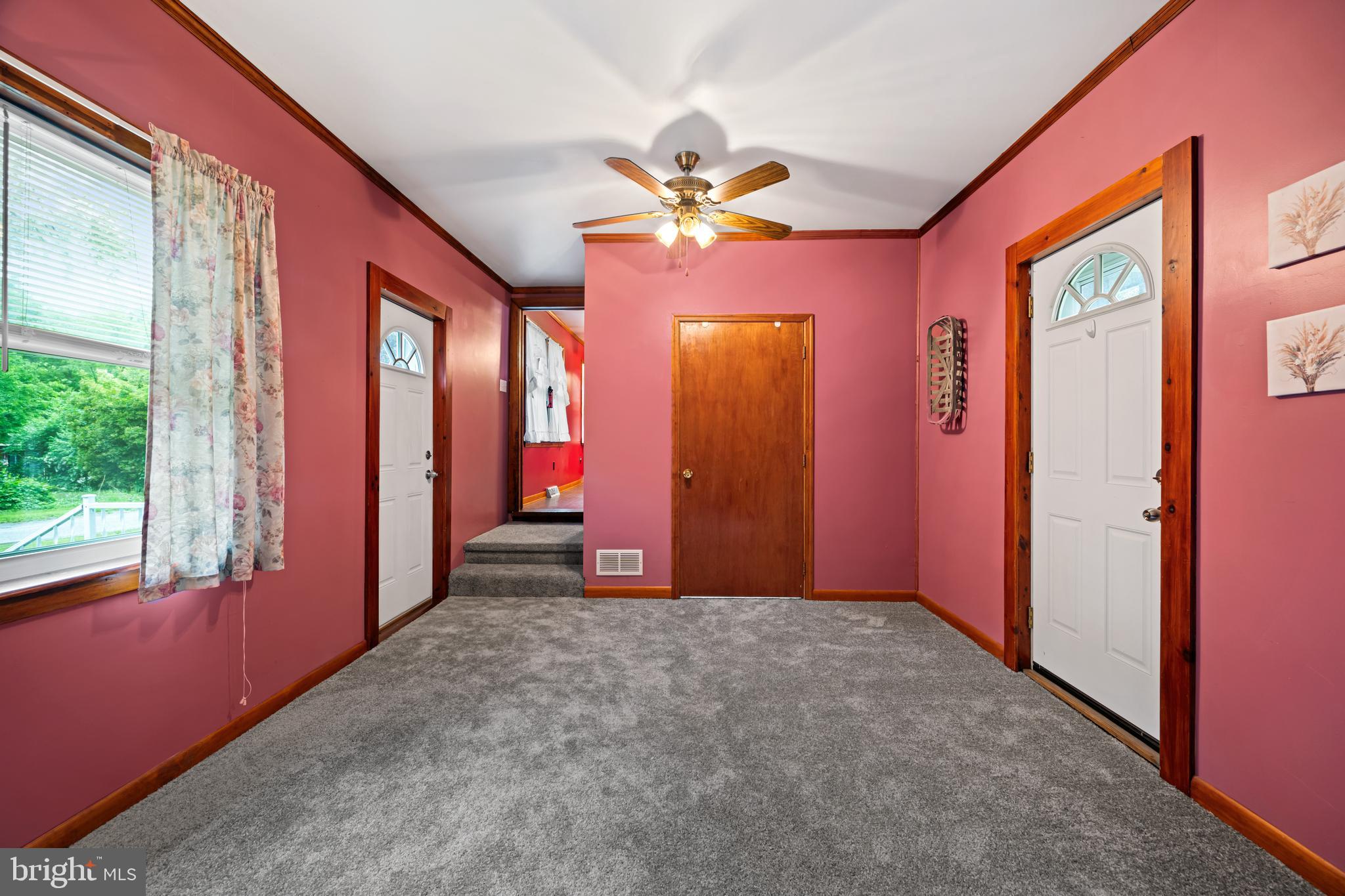 637 Williamsburg Ave