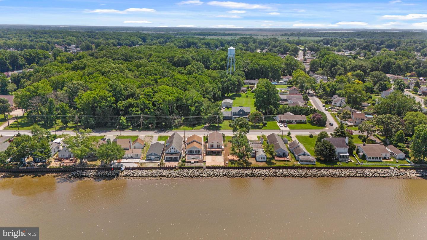 187 N River Dr