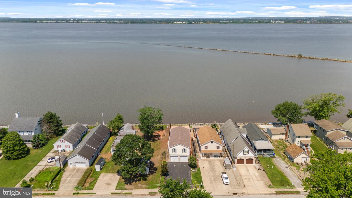 187 N River Dr