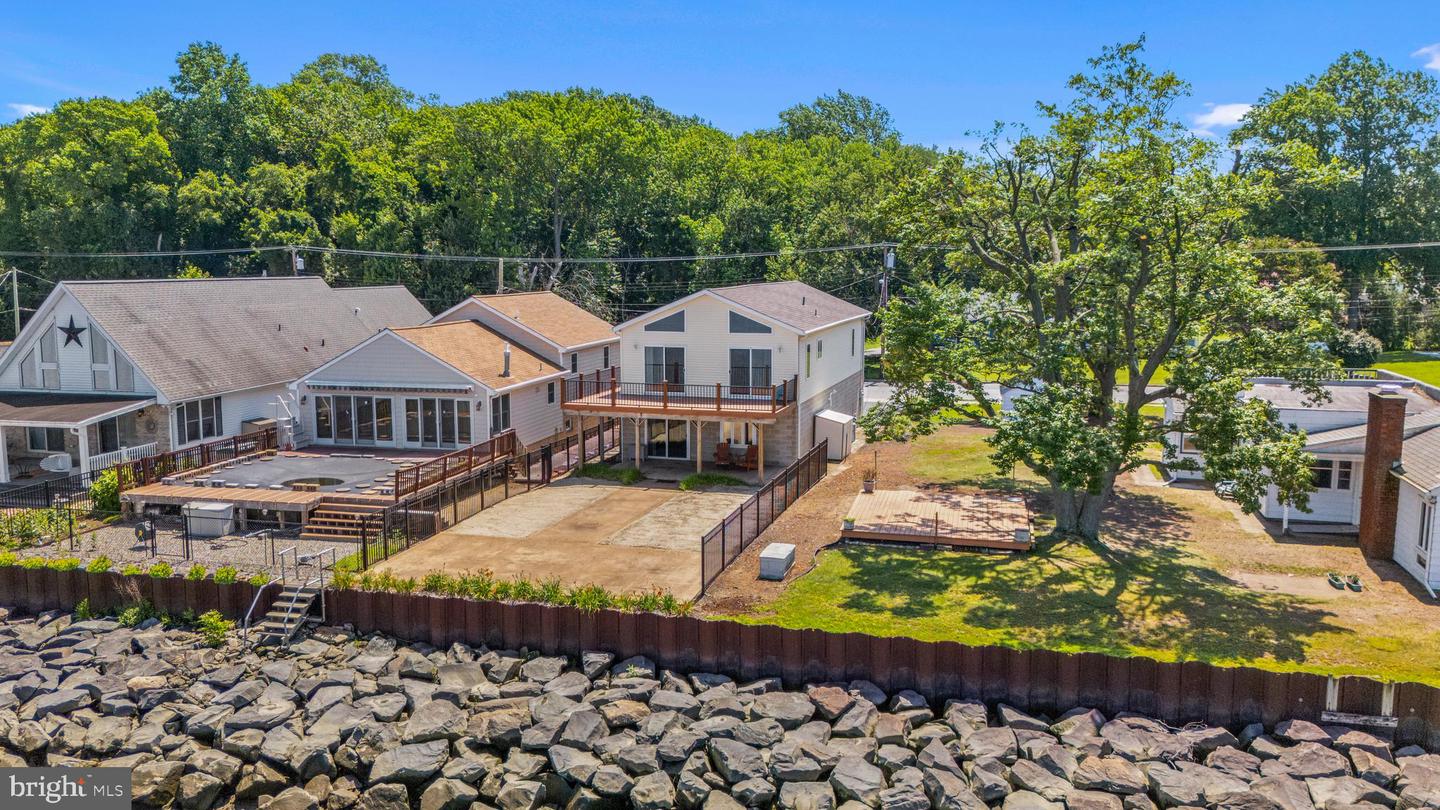 187 N River Dr