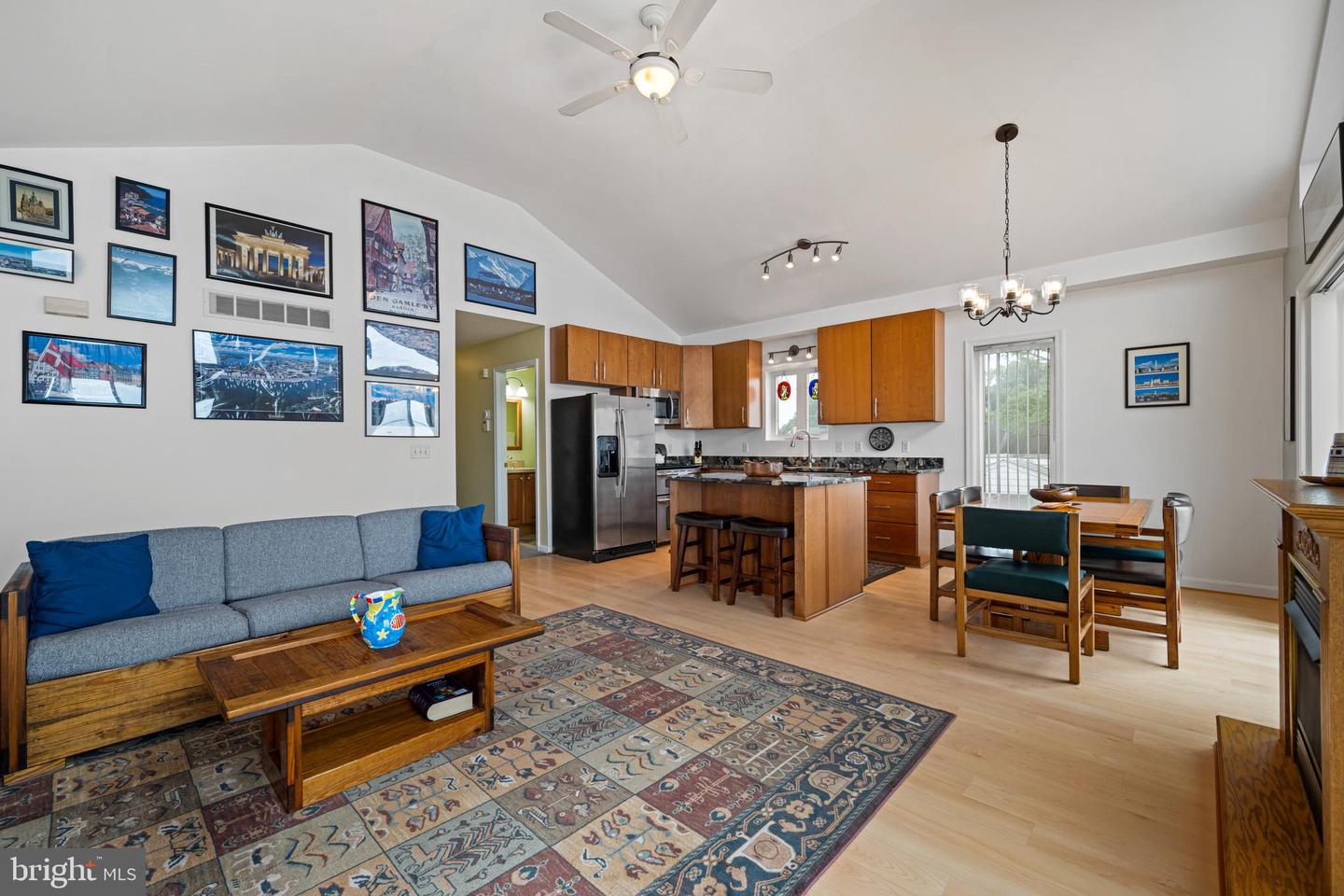187 N River Dr
