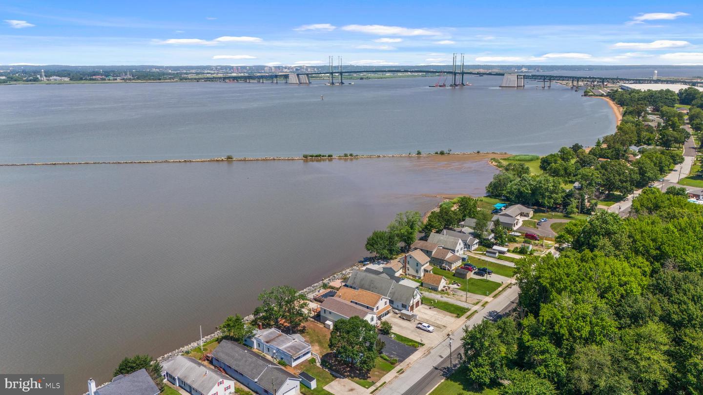 187 N River Dr