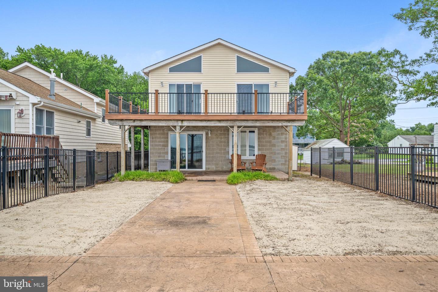 187 N River Dr