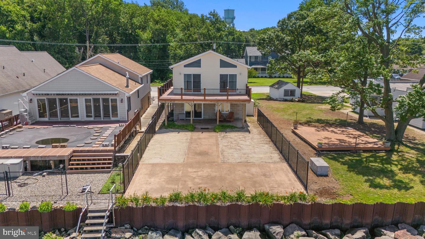 187 N River Dr