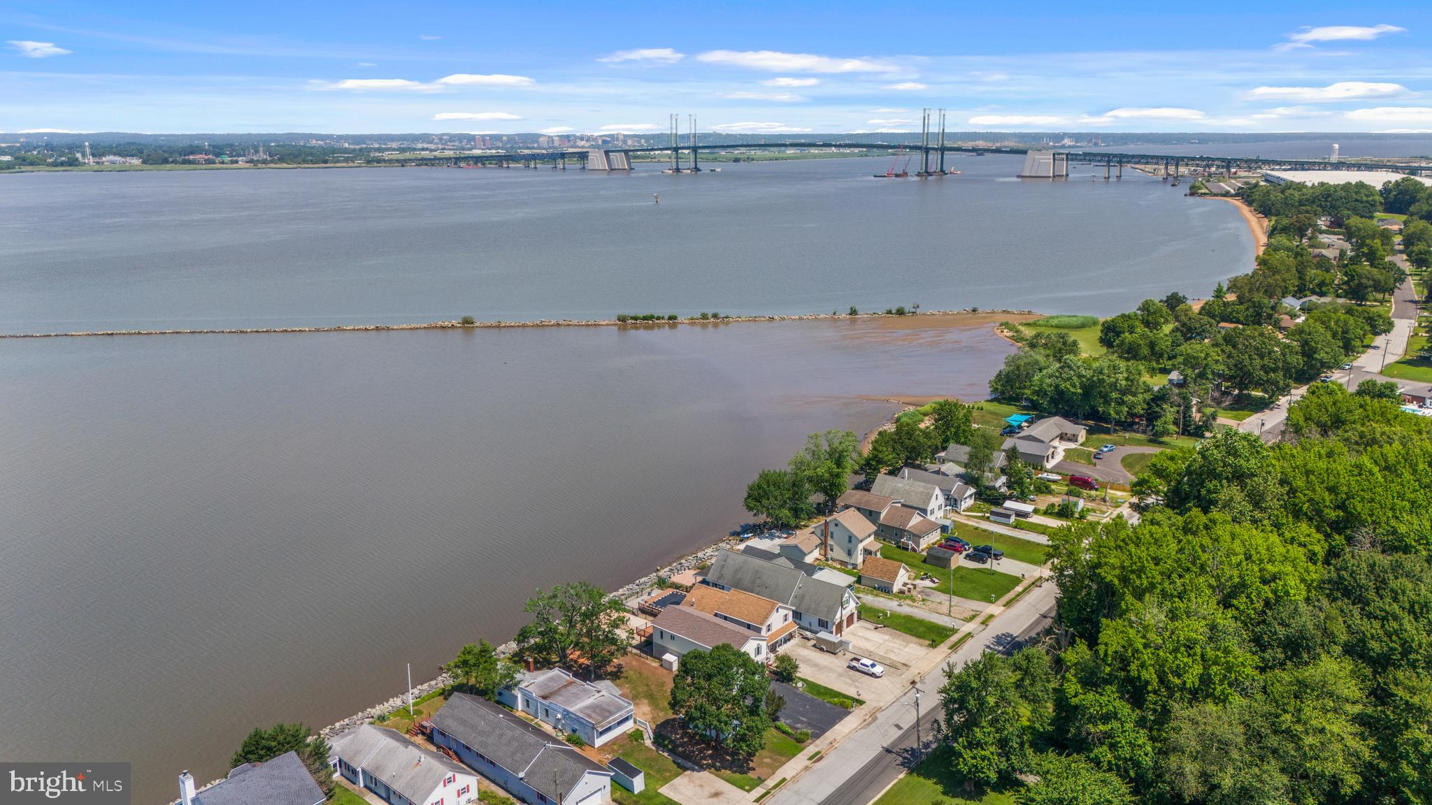 187 N River Dr