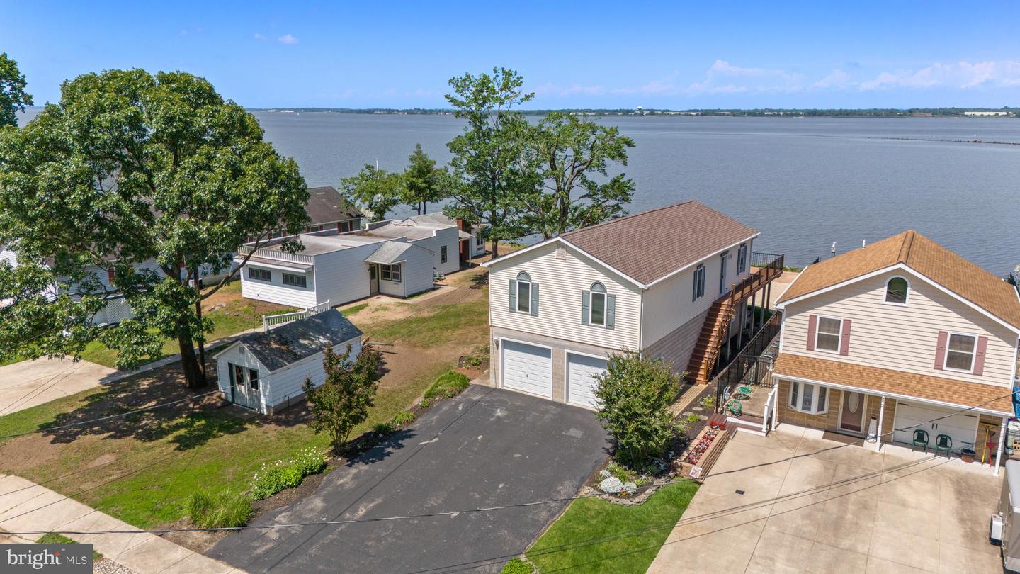 187 N River Dr