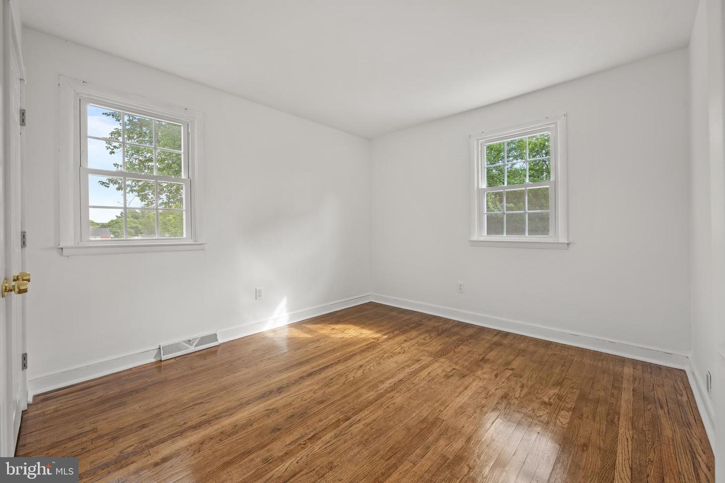 11 Fairfield Ave