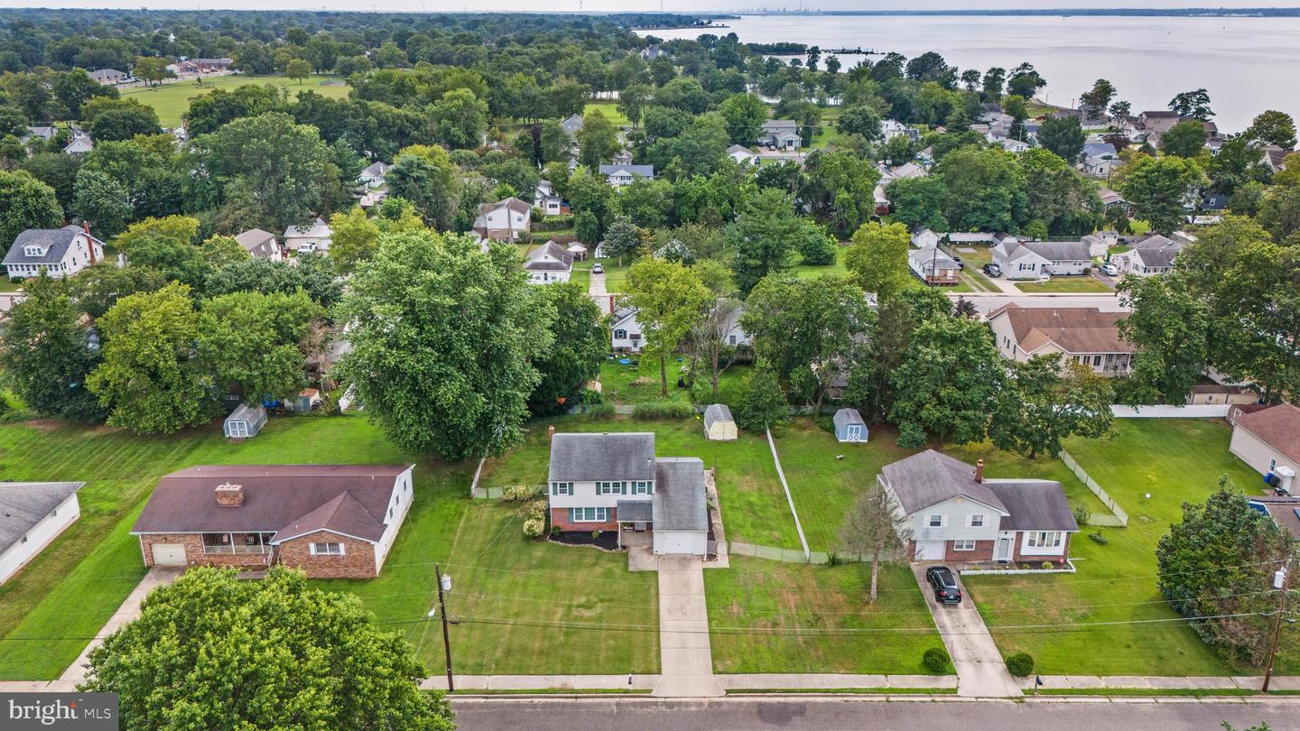 11 Fairfield Ave