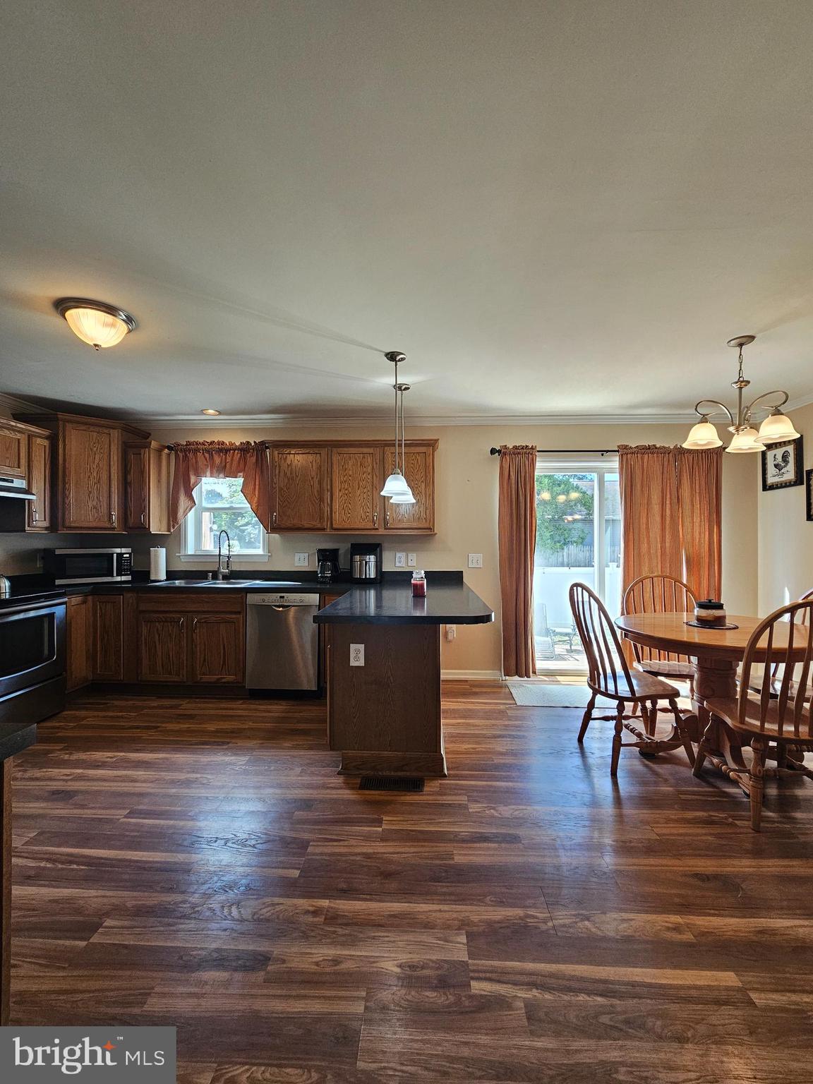 93 RIVER DRIVE AVENUE