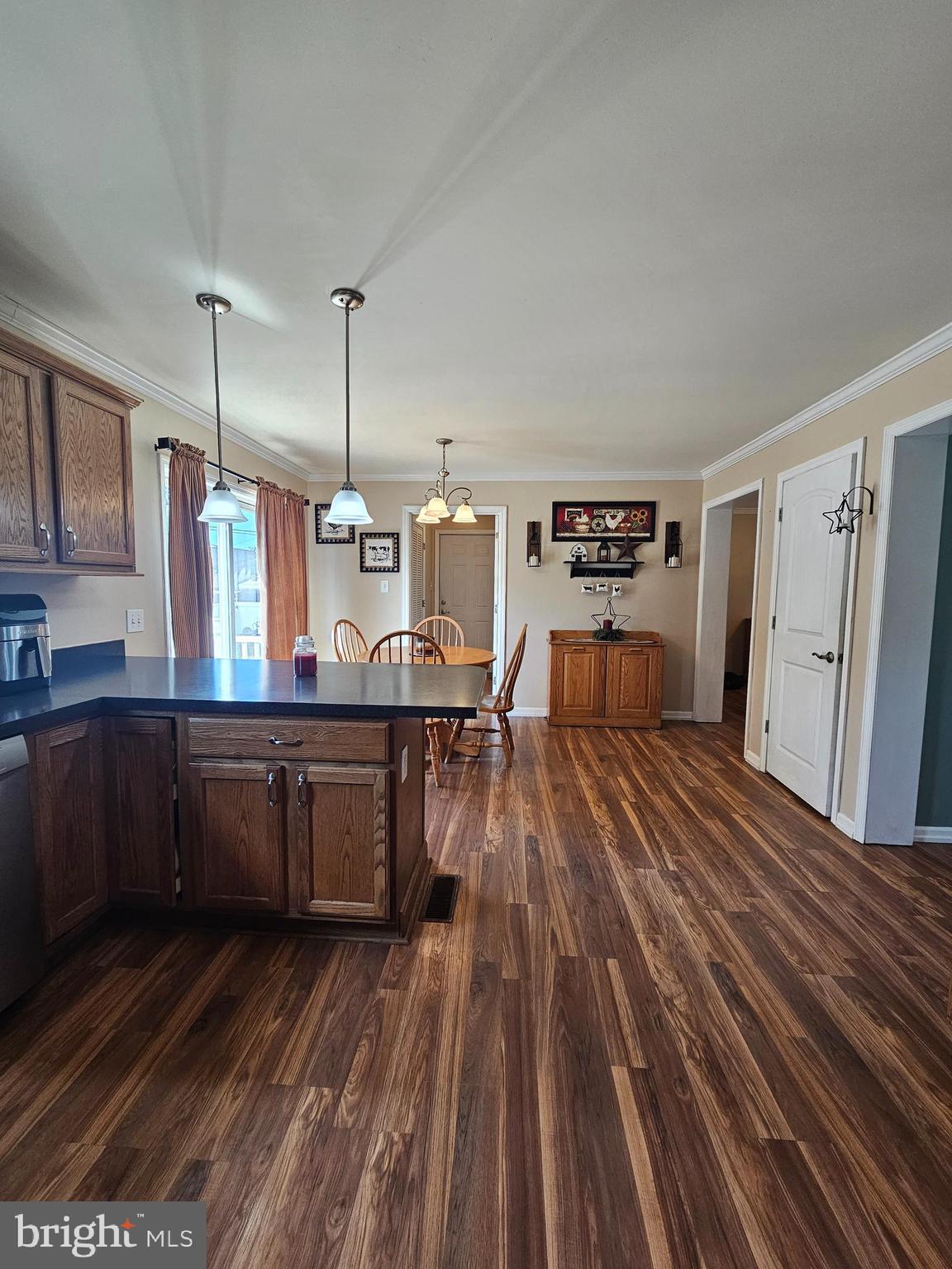 93 RIVER DRIVE AVENUE