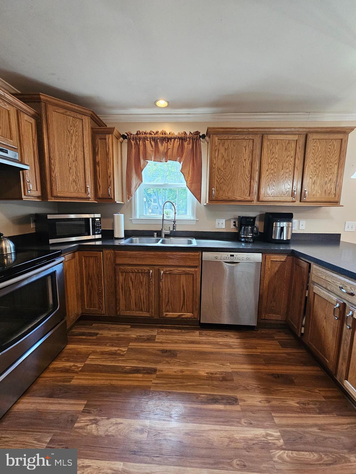 93 RIVER DRIVE AVENUE