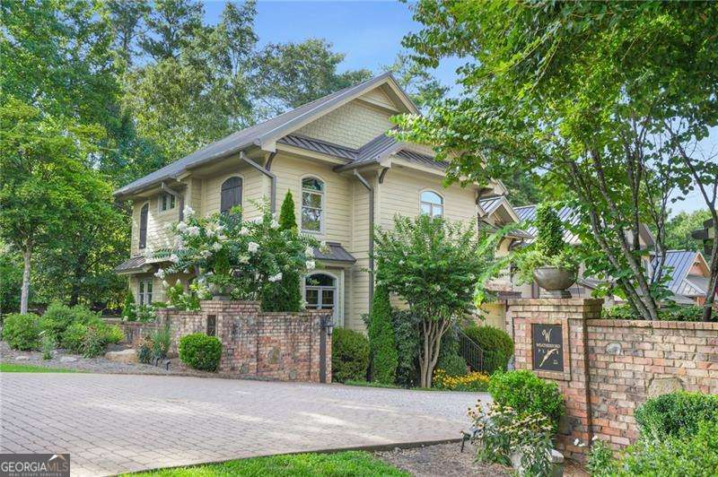 105 Weatherford Place
