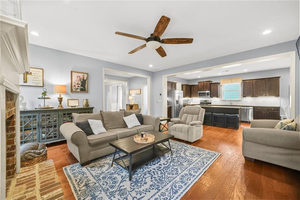 192 S Village Square