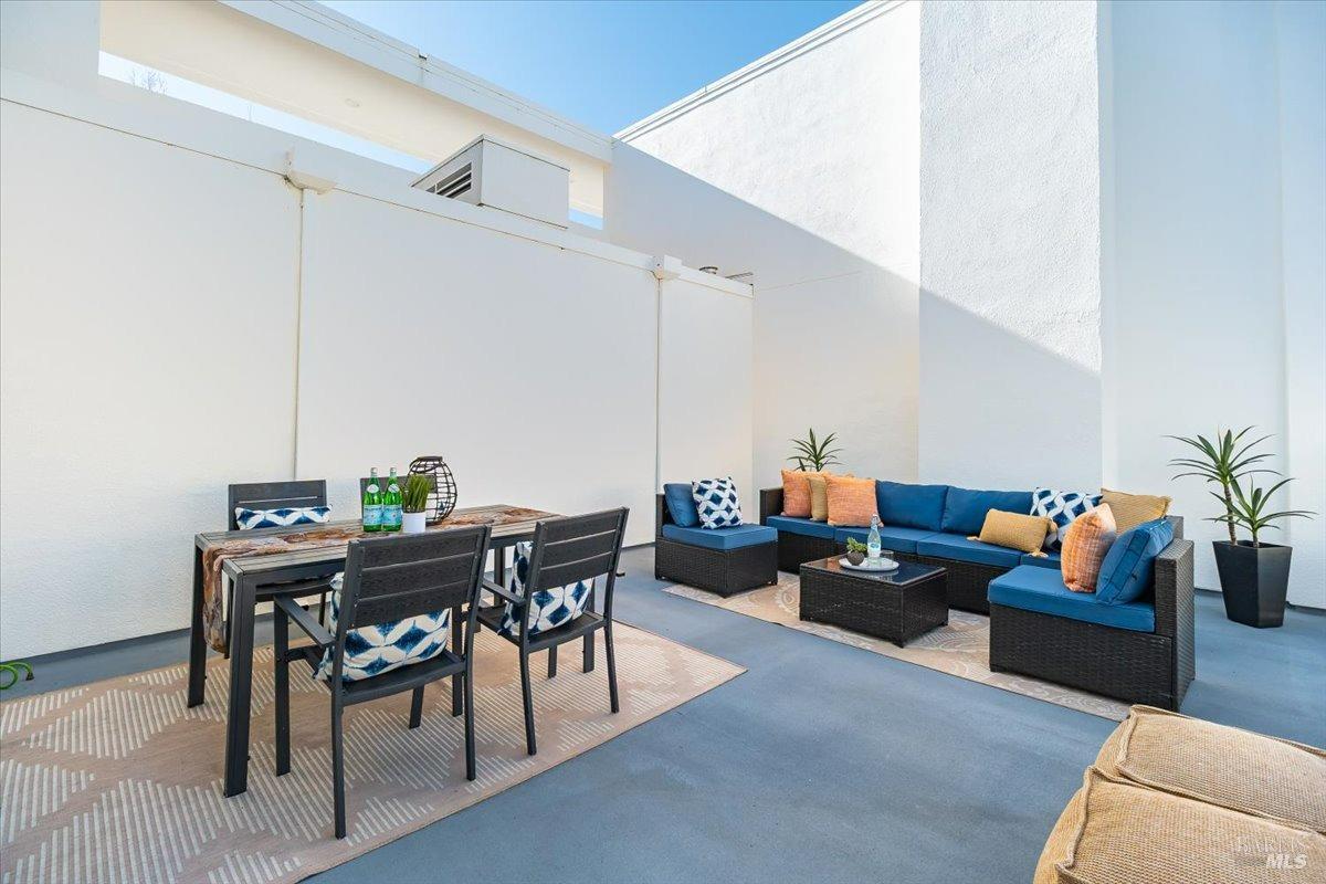 3225 Shelter Bay Ave