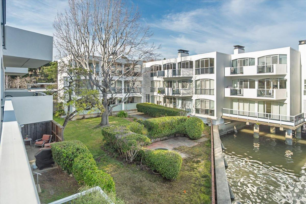 3225 Shelter Bay Ave