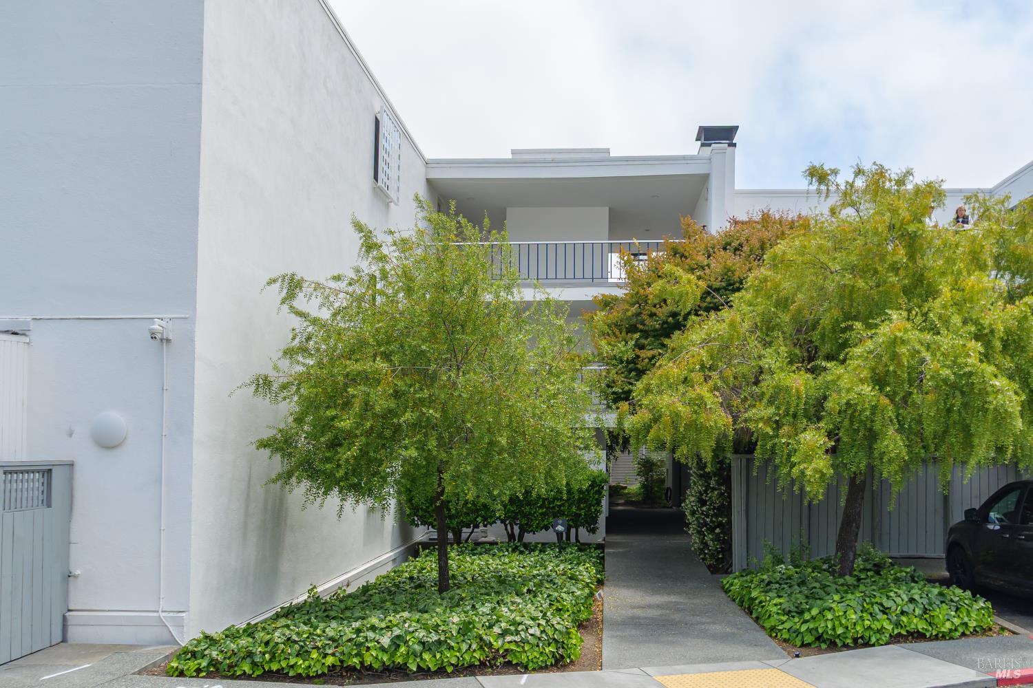 4221 Shelter Bay Ave