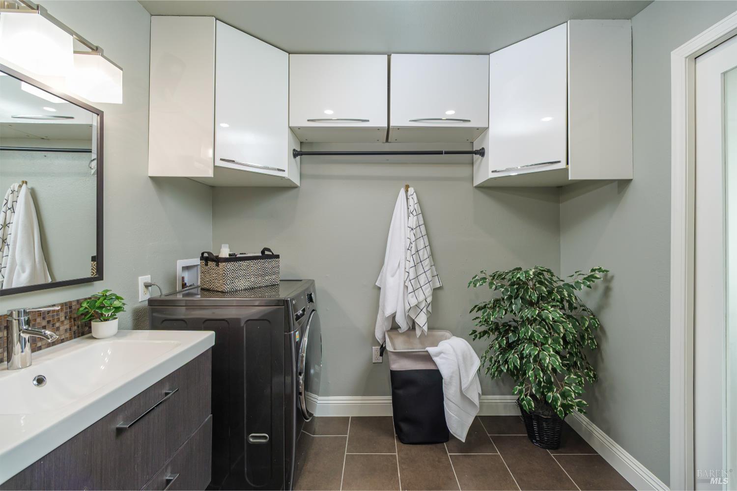 4221 Shelter Bay Ave