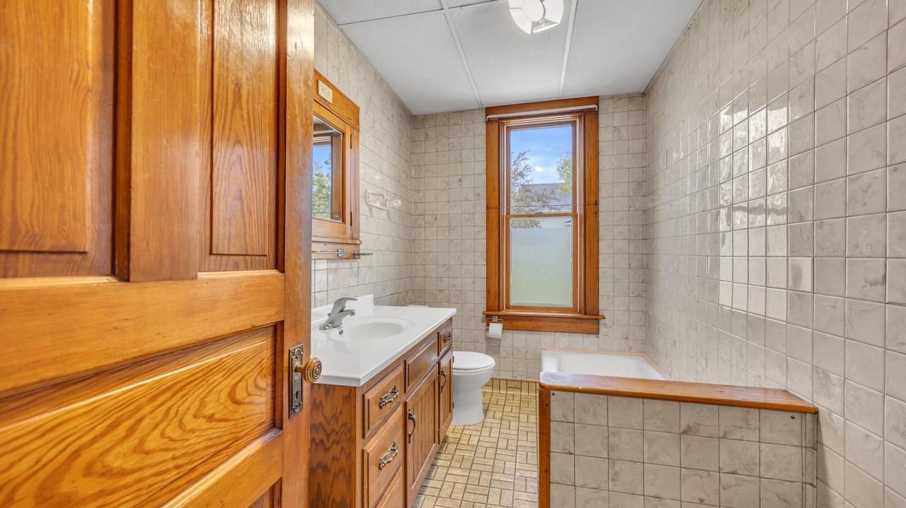 127 North Elm STREET