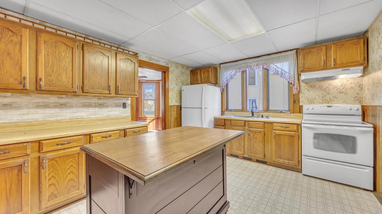 127 North Elm STREET