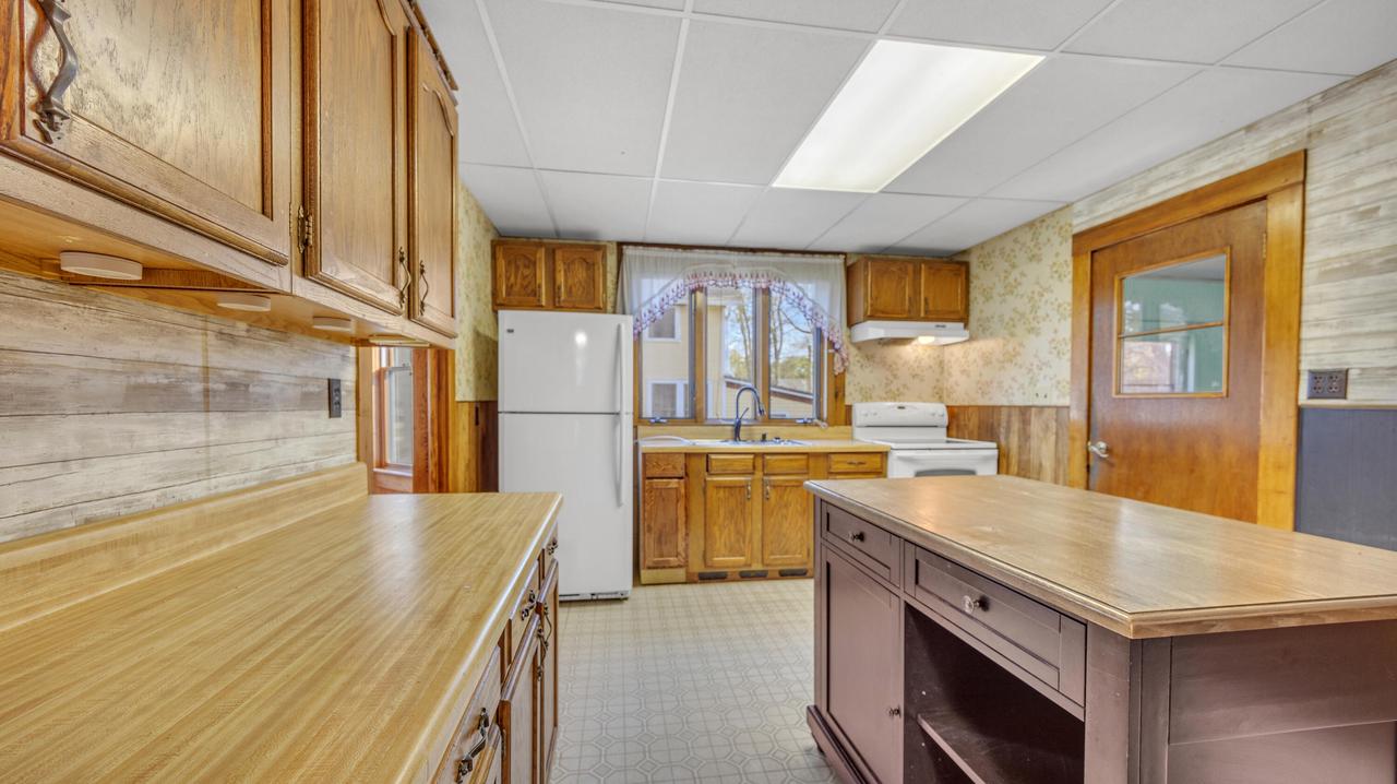 127 North Elm STREET