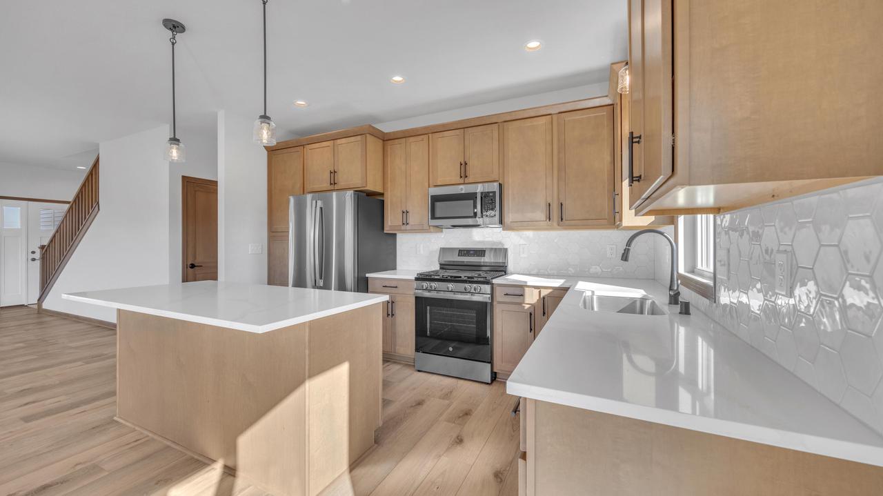 W1298 Floral Park LANE